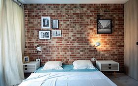 Retro Midtown Apartment